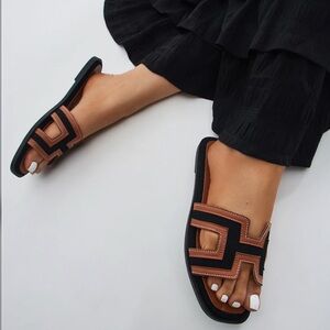 Fashion Nova Black and Brown Sandals